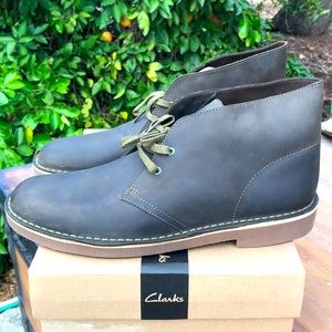Clarks chukka boots size 11 olive